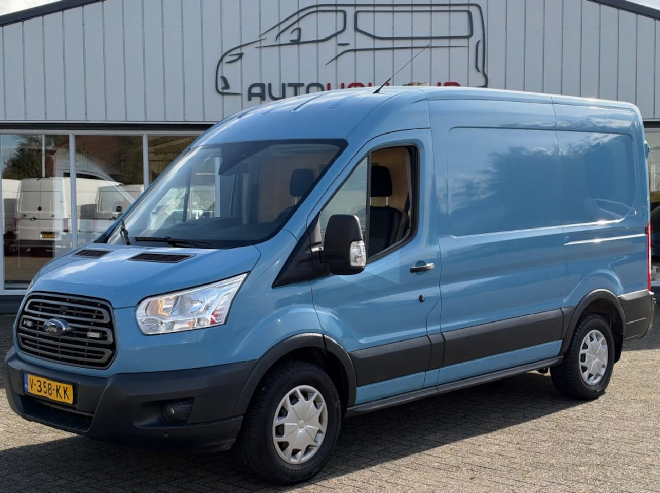 Ford Transit - 2.0 TDCI 96KW 131PK L2H2 AIRCO/ CRUISE CONTROL/ NAVIGATIE/ TREKHAAK/ 100% DEALERONDERHOUDE - AutoWereld.nl