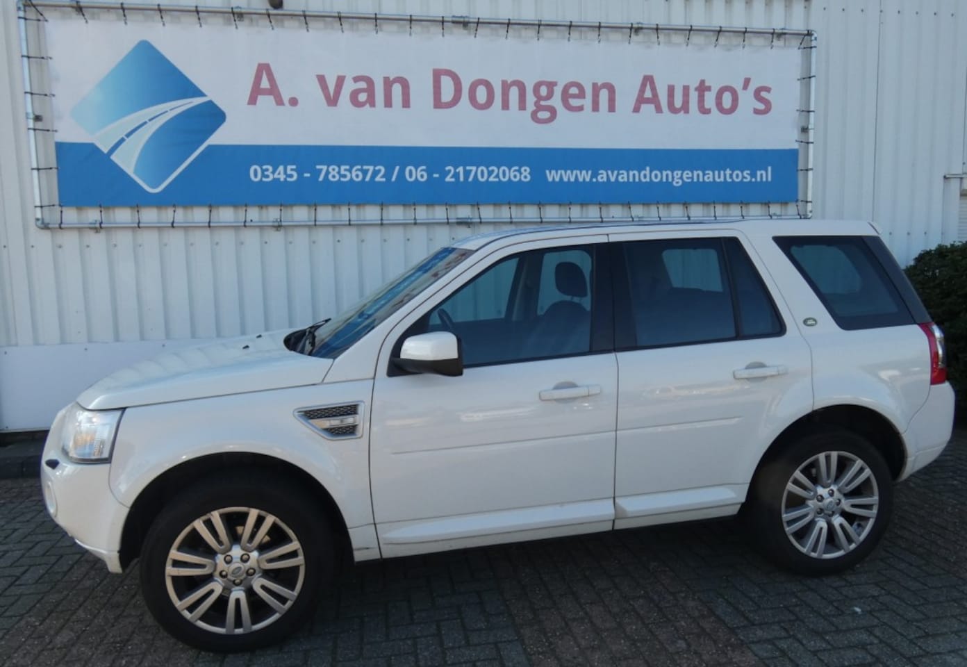 Land Rover Freelander - 2.2 TD4 Automaat,Leer,Navi,Trhaak,APK 10-6-27 - AutoWereld.nl