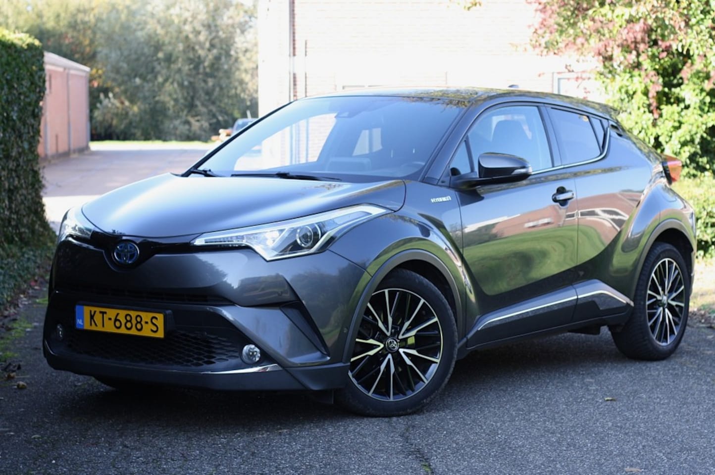Toyota C-HR - 1.8 Hybrid First Edition / NAP / Trekhaak / Camera / JBL Audio - AutoWereld.nl