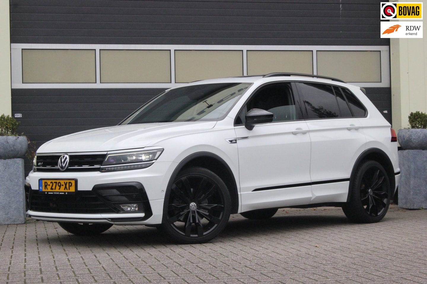Volkswagen Tiguan - 1.5 TSI ACT Highline R | R-Line | Trekhaak | - AutoWereld.nl
