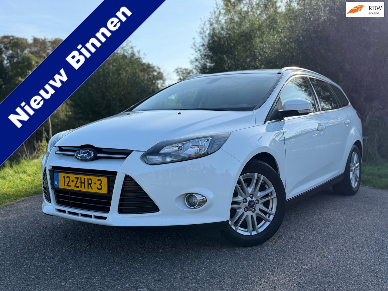 Ford Focus Wagon - 1.0 EcoBoost Titanium / Navi / Trekhaak / Clima / 16" Velgen / PDC / Cruise / LED / Goed O - AutoWereld.nl