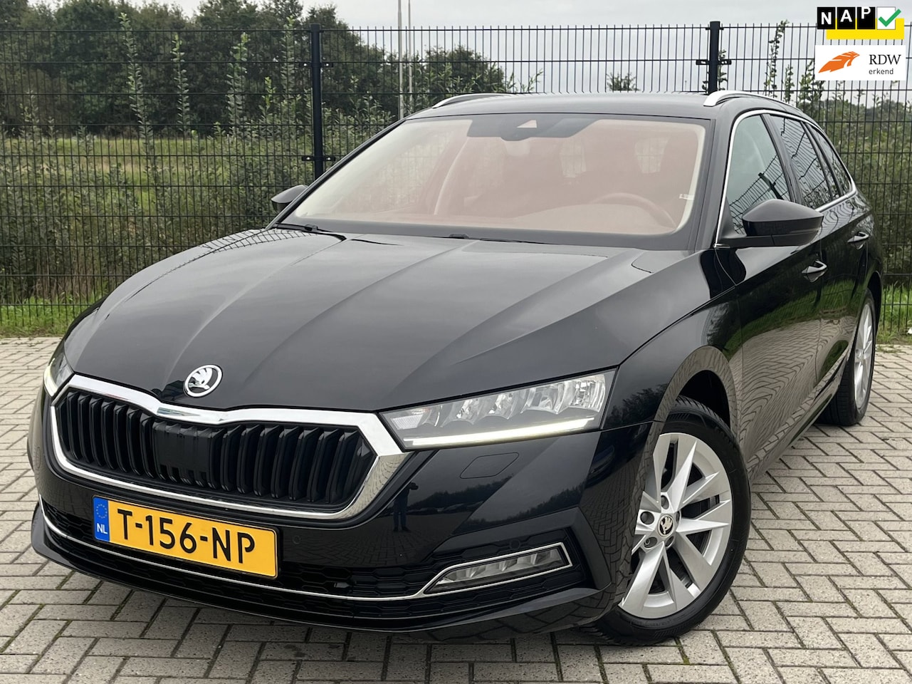 Skoda Octavia Combi - 1.5 e-TSI Business Edition Plus | Carplay | Trekhaak | Stoel-/stuurverwarming - AutoWereld.nl