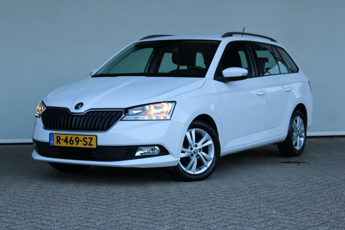 Skoda Fabia Combi - 1.0 TSI Business Edition | Parkeersensoren achter | Climate control | Cruise control | App - AutoWereld.nl