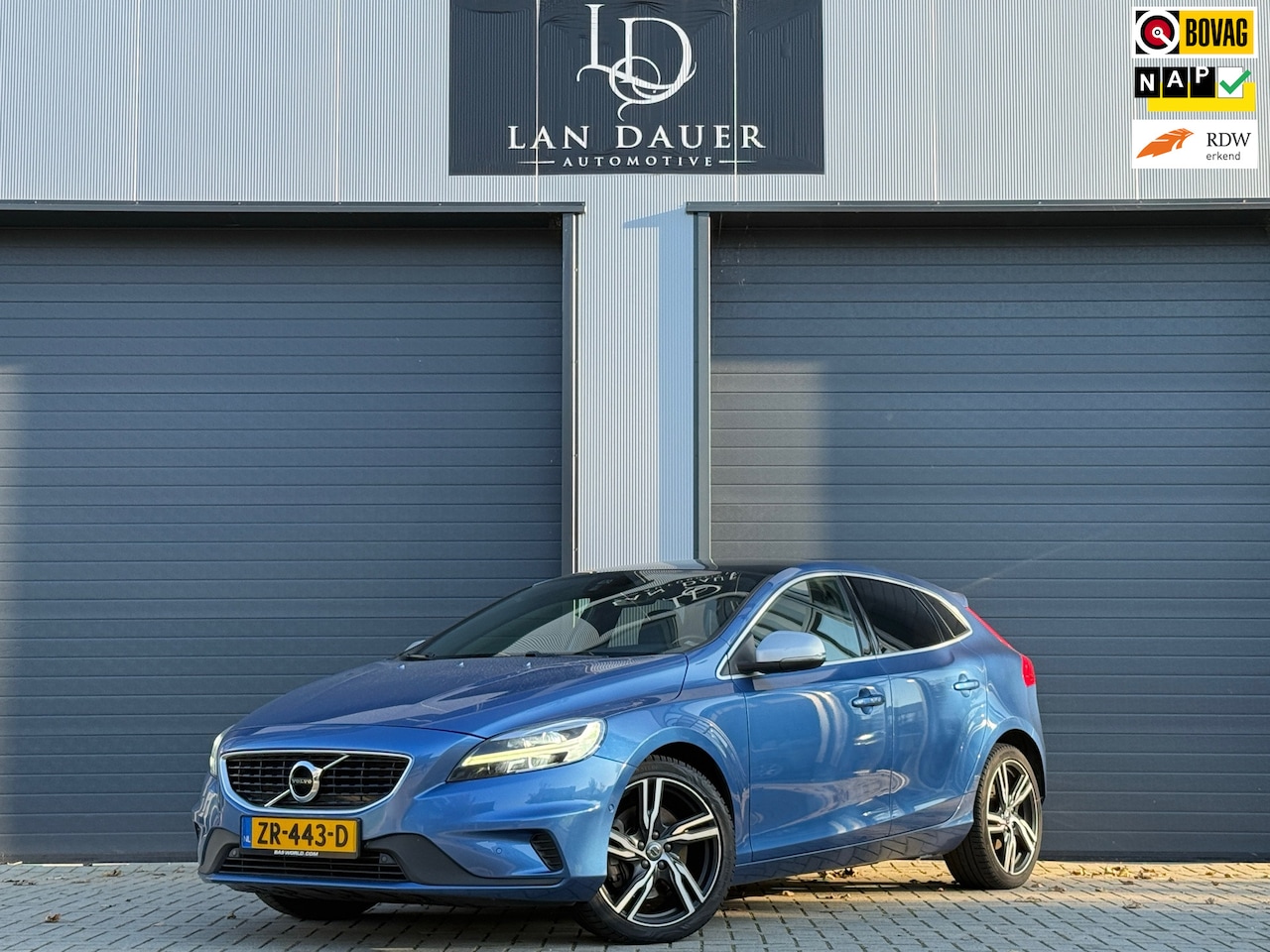 Volvo V40 - 1.5 T3 Polar+ Sport / AUTOMAAT / PANORAMADAK / CAM - AutoWereld.nl