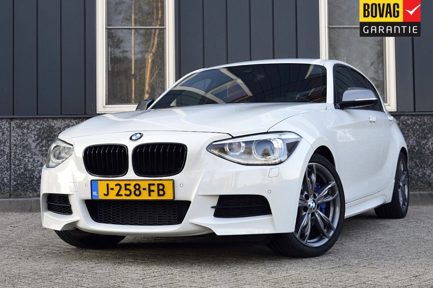 BMW 1-serie - M135i xDrive Executive Rijklaarprijs-Garantie Leder Xenon Navigatie Airco - AutoWereld.nl