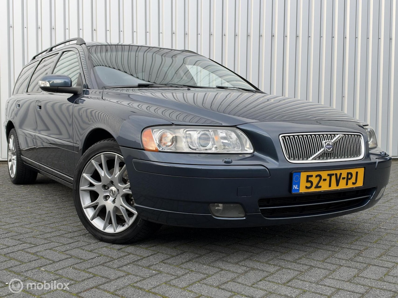 Volvo V70 - 2.4 Edition Sport | Aut | Leder | Youngtimer | NAP | Trekhaak | Xenon | 170pk | PDC | Voll - AutoWereld.nl