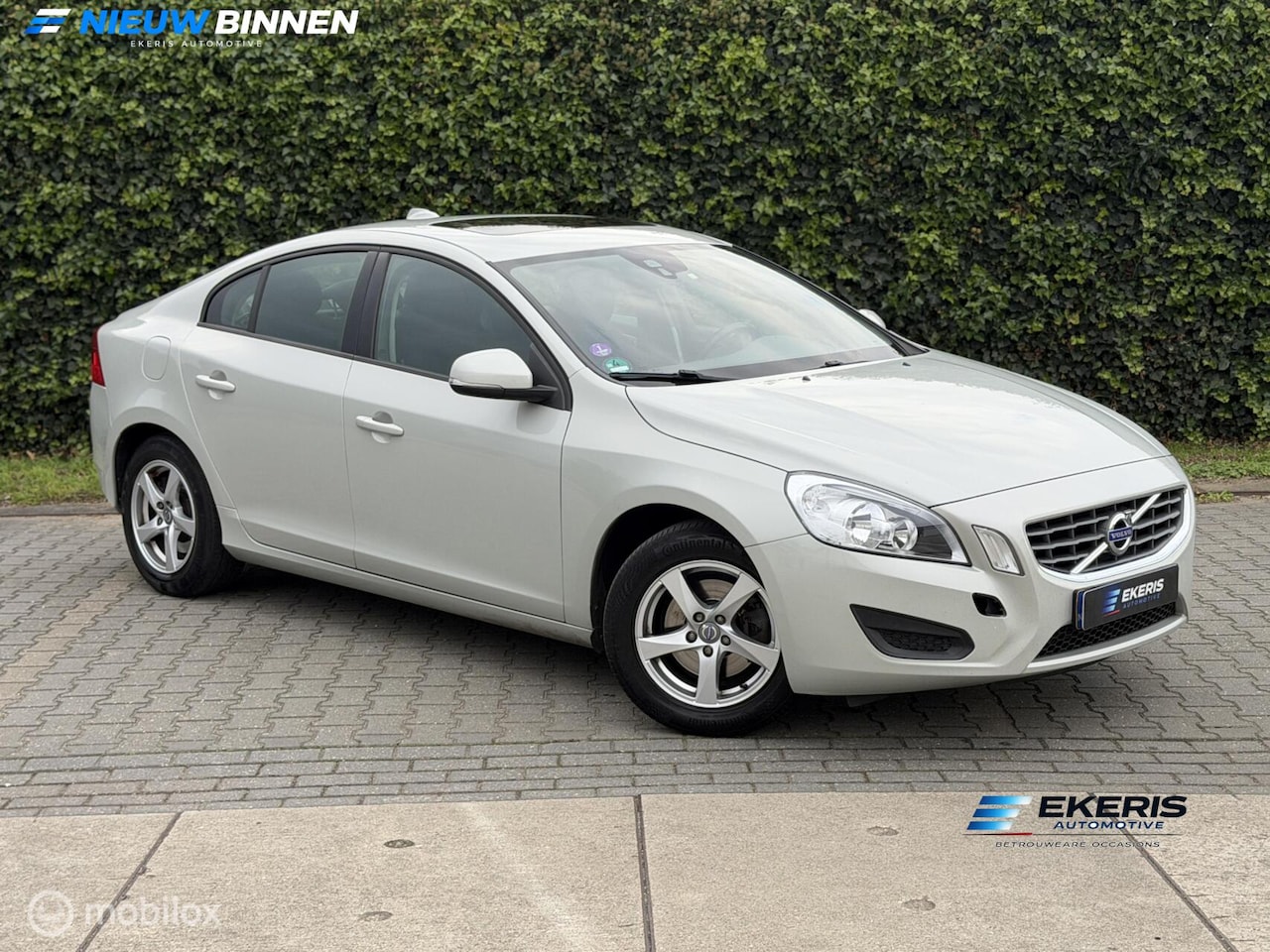 Volvo S60 - 1.6 T3 Kinetic | Pano | Navi | Trekhaak | NW Apk - AutoWereld.nl