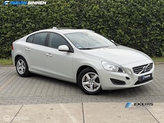 Volvo S60 - 1.6 T3 Kinetic | Pano | Navi | Trekhaak | NW Apk