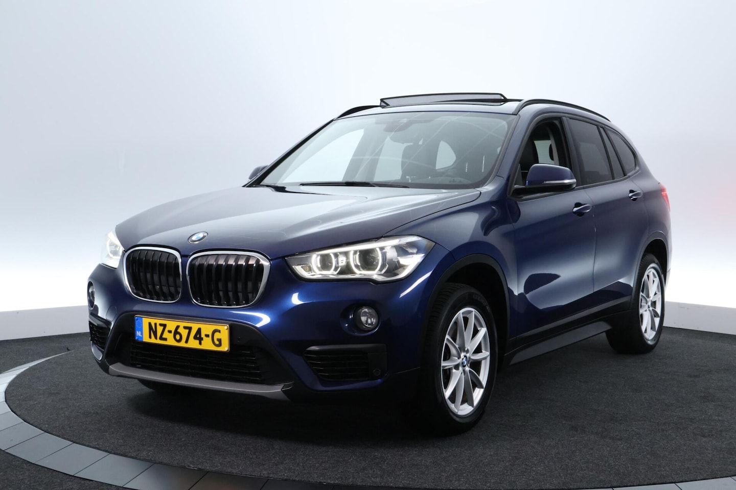 BMW X1 - sDrive20i High Executive |PANO|LED|STOEL VWM|LEDER|MEMORY|ELK.STOELEN - AutoWereld.nl