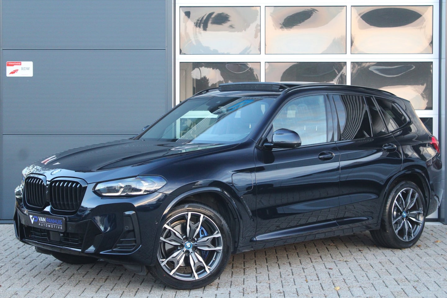 BMW X3 - XDrive30e M-Sport Shadow | Pano | ACC | HUD | Memory | 360 - AutoWereld.nl