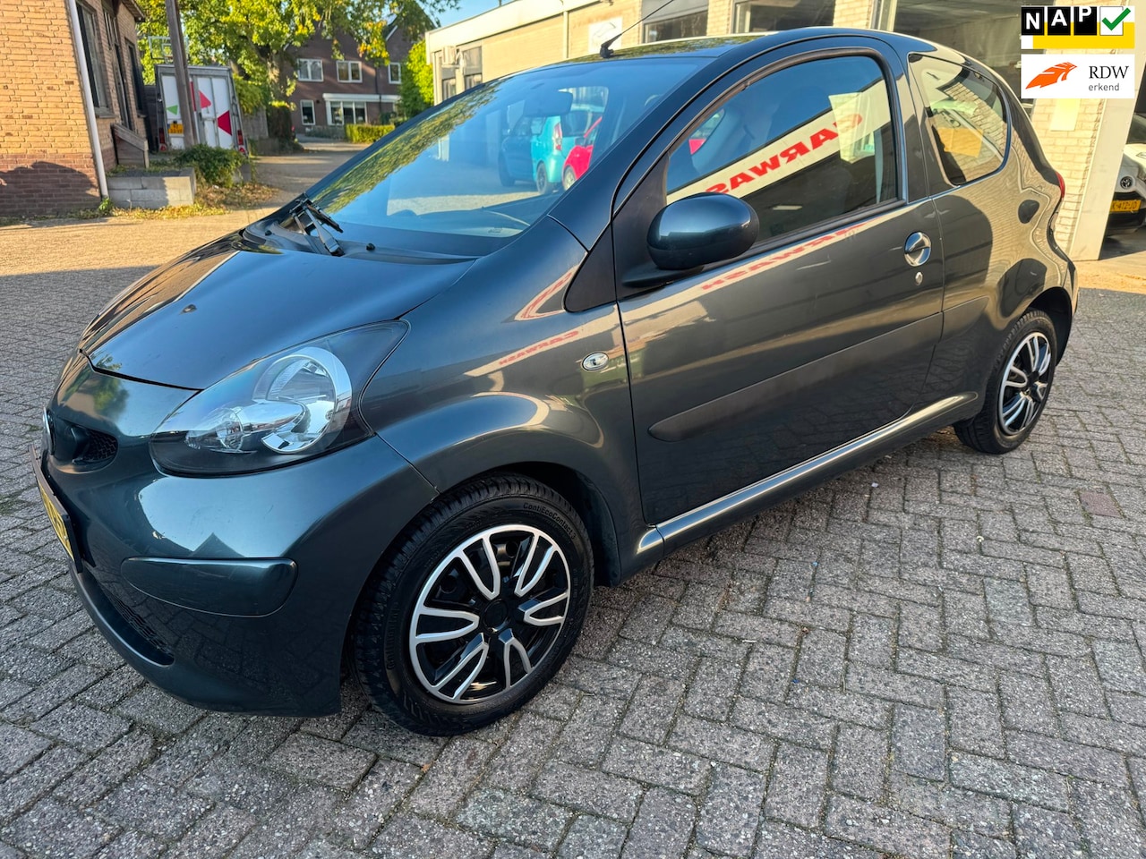 Toyota Aygo - 1.0-12V + ORG 86857 KM NAP O.H BOEKJES,NW BANDEN VOOR, - AutoWereld.nl