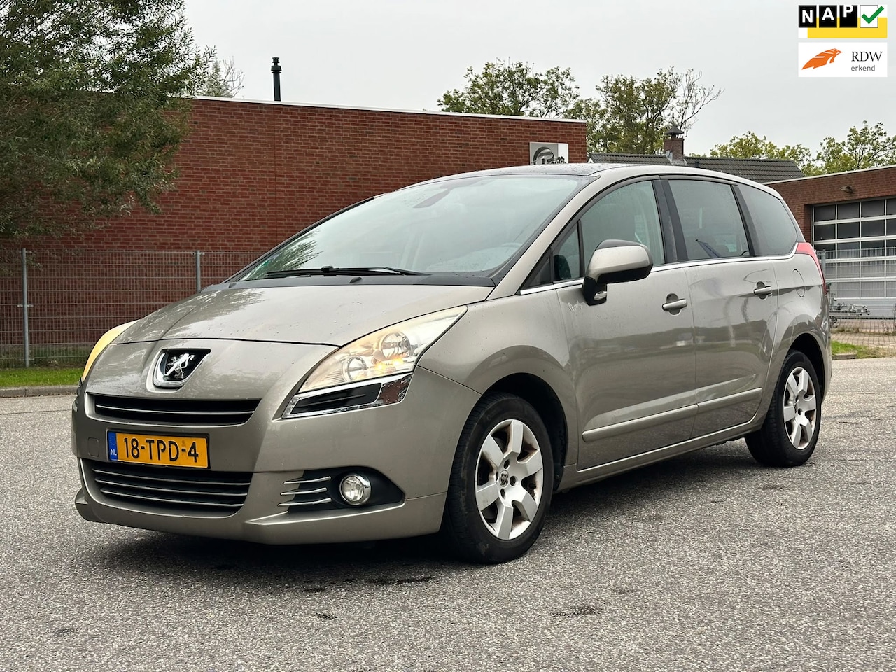 Peugeot 5008 - 1.6 THP Family 7p. 1e Eigenaar*Navigatie*Leder*Pano*NAP*Cruise*Clima*LM velgen* - AutoWereld.nl