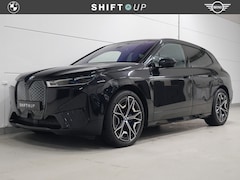 BMW iX - xDrive50 112 kWh Skylounge | CoPilot | Stoelventilatie | Softclose