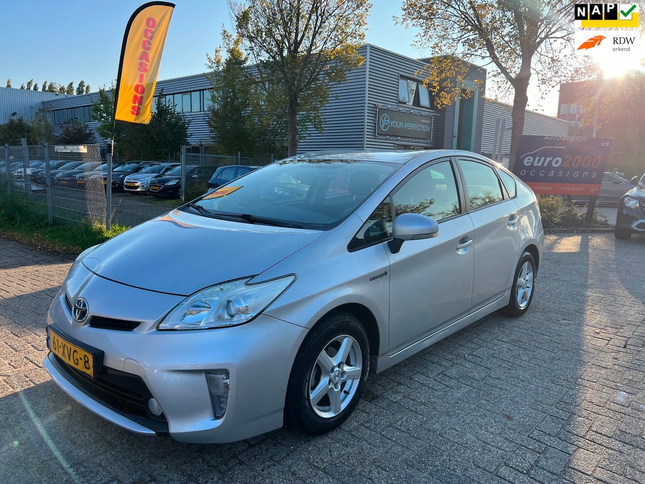 Toyota Prius - 1.8 - HEAD-UP - CAMERA - KEYLESS - TREKHAAK ! - AutoWereld.nl