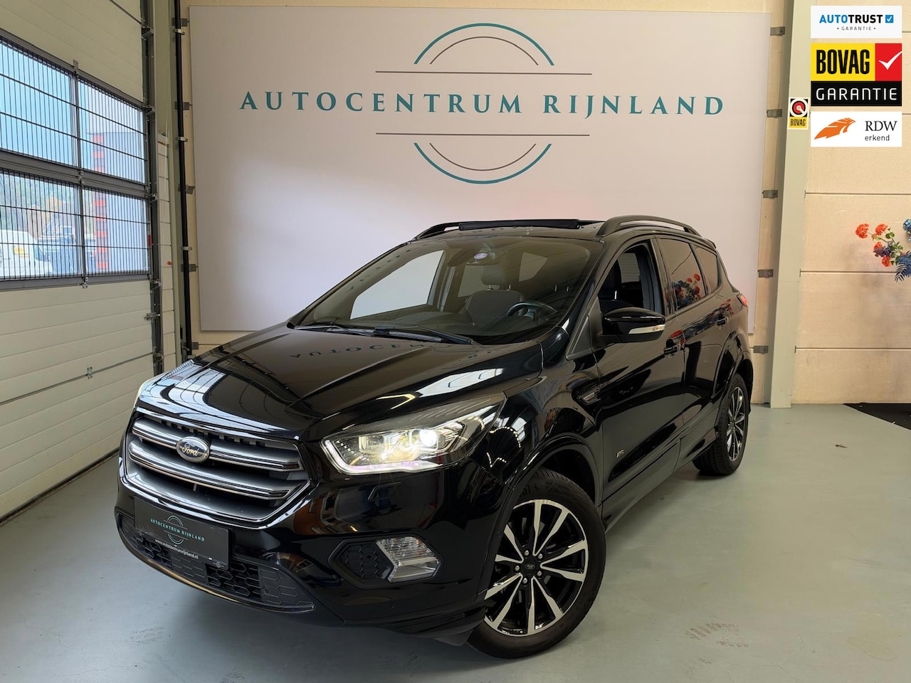 Ford Kuga - 1.5 EcoBoost ST-Line 1.5 EcoBoost ST Line, Pano, Camera, carplay, Stoel/Stuurverwarming, trekhaak - AutoWereld.nl