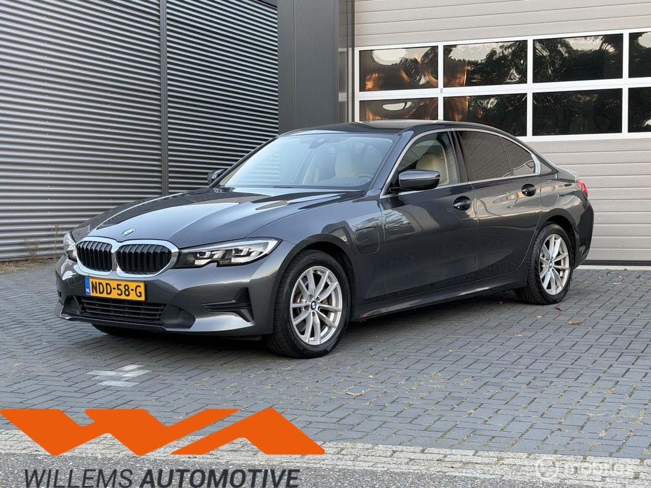 BMW 3-serie - 320e Advantage M-Sport|Leder|Carplay|Trekhaak - AutoWereld.nl