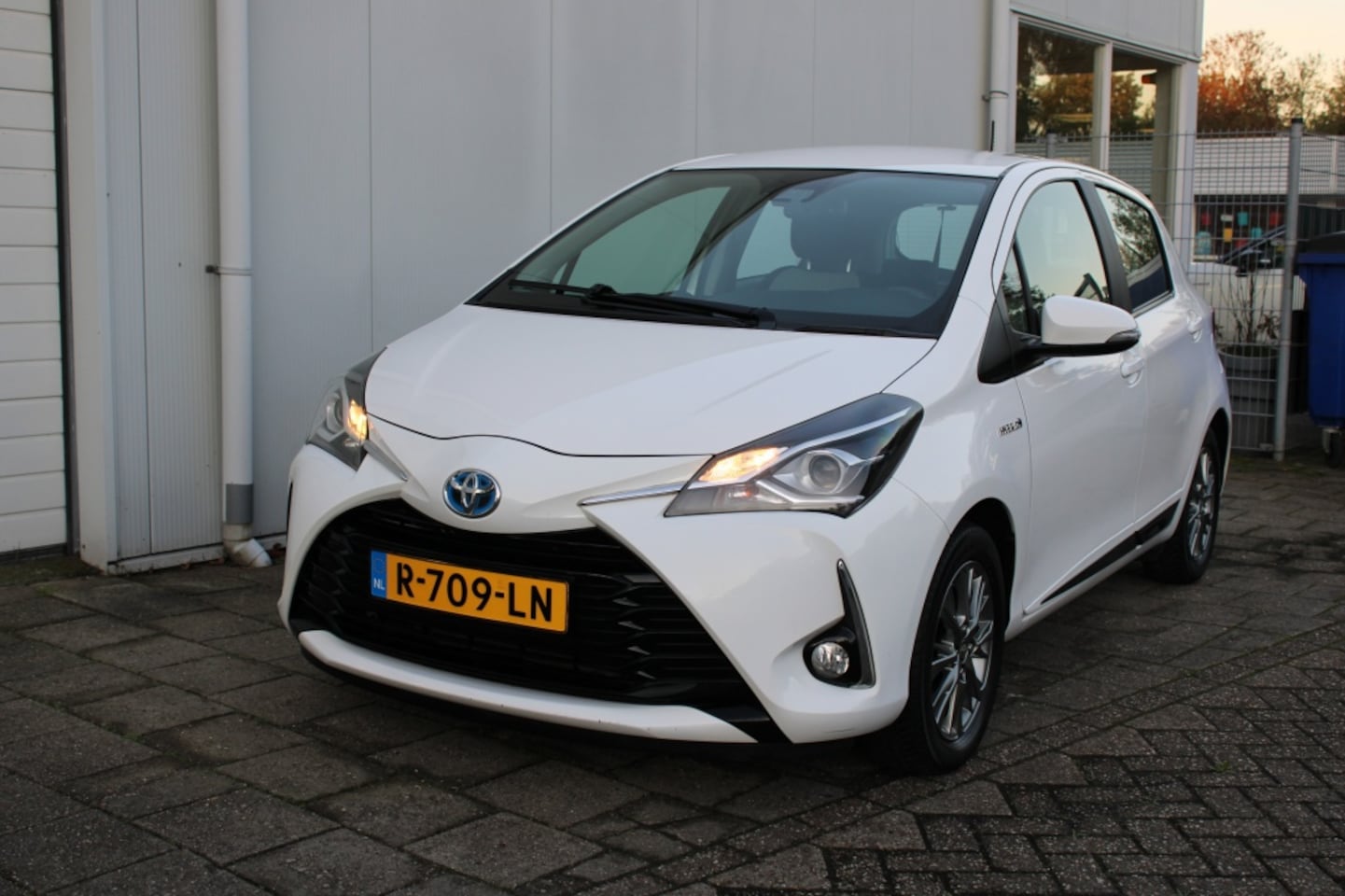 Toyota Yaris - 1.5 Hyb. Aspiration - AutoWereld.nl