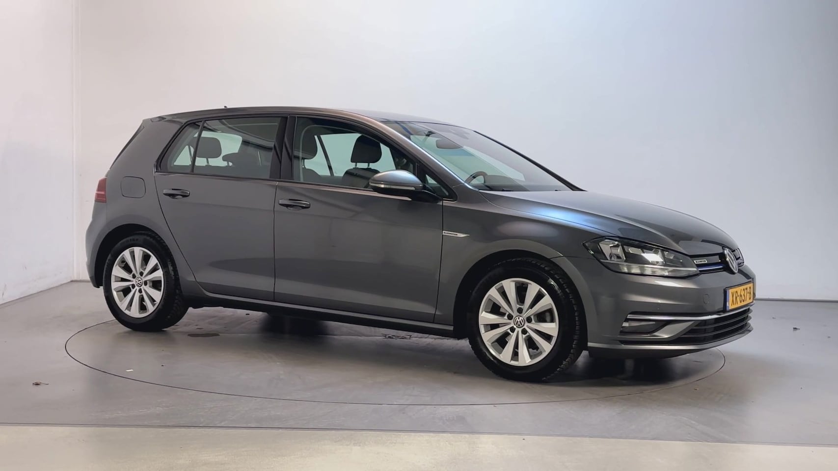 Volkswagen Golf - 1.5 TSI Comfortline Business Alcantara Camera Virtual Cockpit Stoelverwarming - AutoWereld.nl