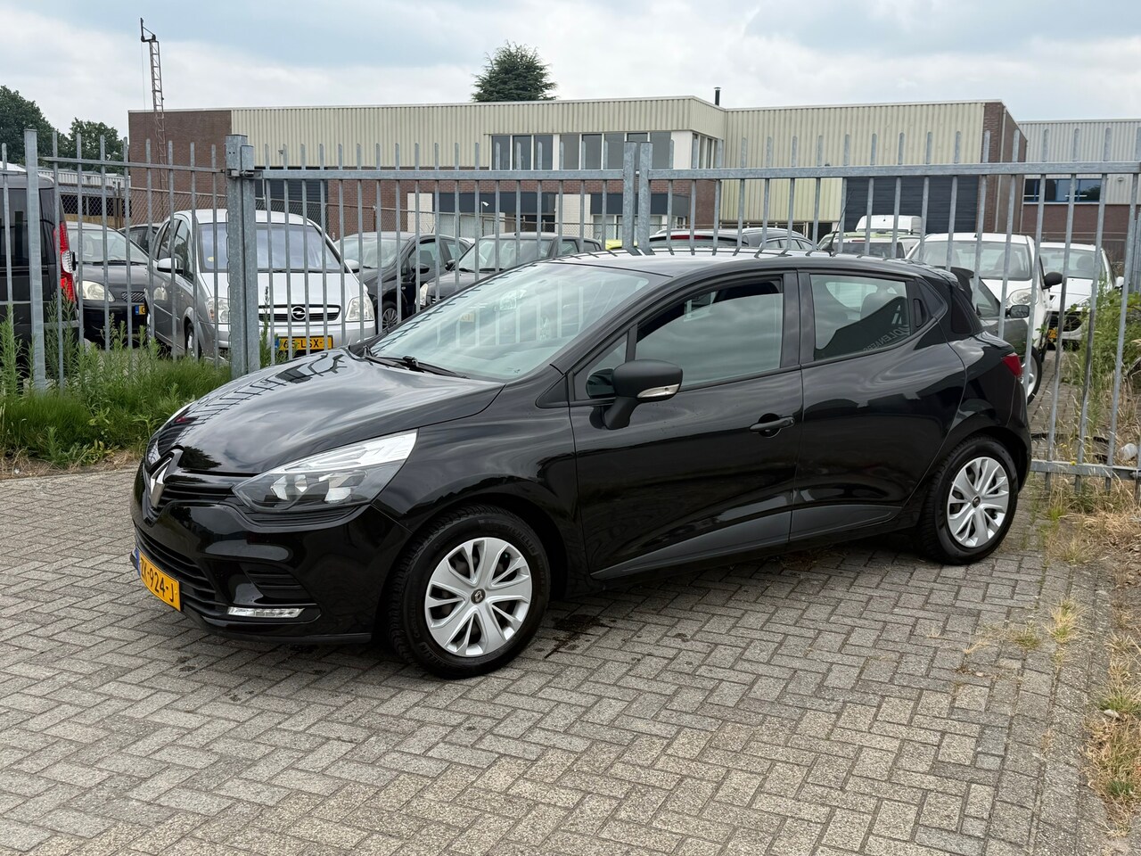 Renault Clio - 0.9 TCe Life 90PK 5 DEURS NL AUTO NAP! Airco l Cruise l LED l Afneem haak l START-STOP l M - AutoWereld.nl