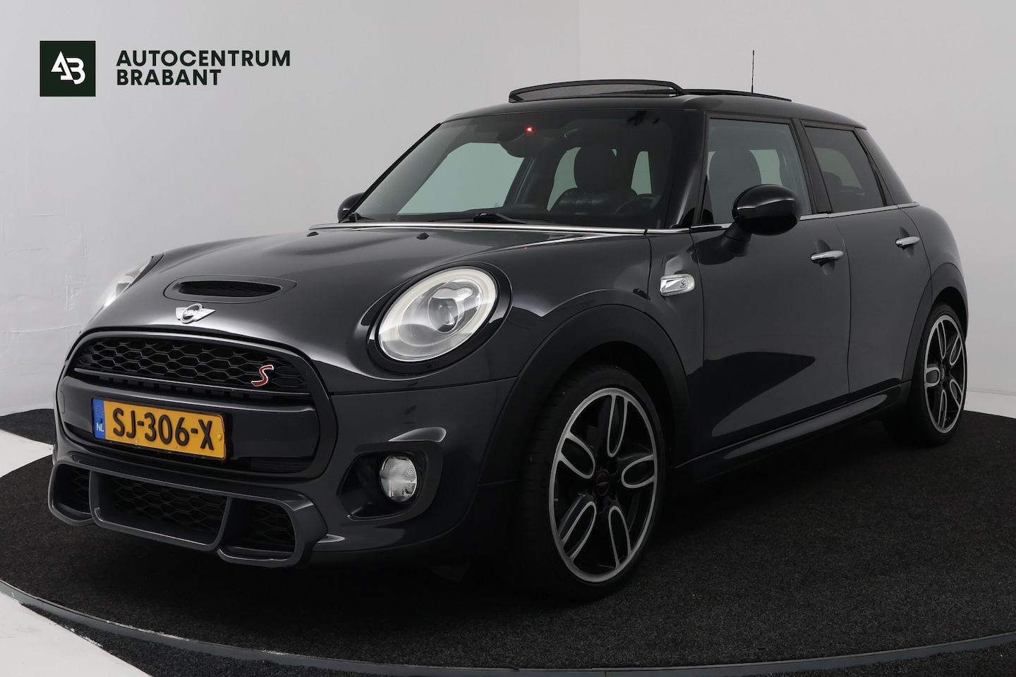 MINI 5-Deurs - 2.0 Cooper S Chili Serious Business JCW (PANORAMADAK, H/K AUDIO, CRUISE CONTROL) - AutoWereld.nl