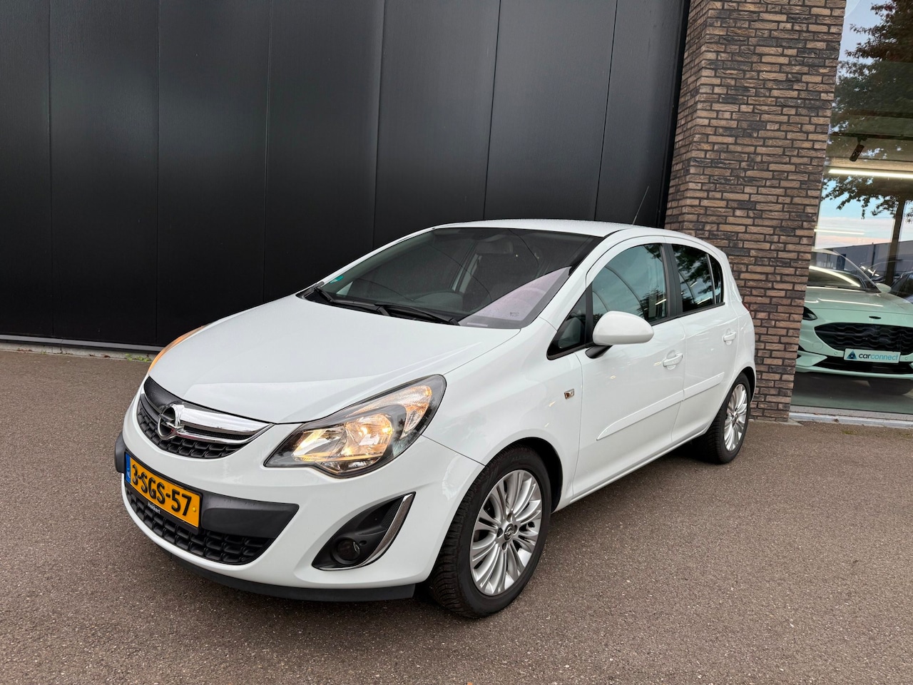 Opel Corsa - 1.4-16V Cosmo Radio/CD, Cruise, PDC achter, Bluetooth etc. etc. - AutoWereld.nl