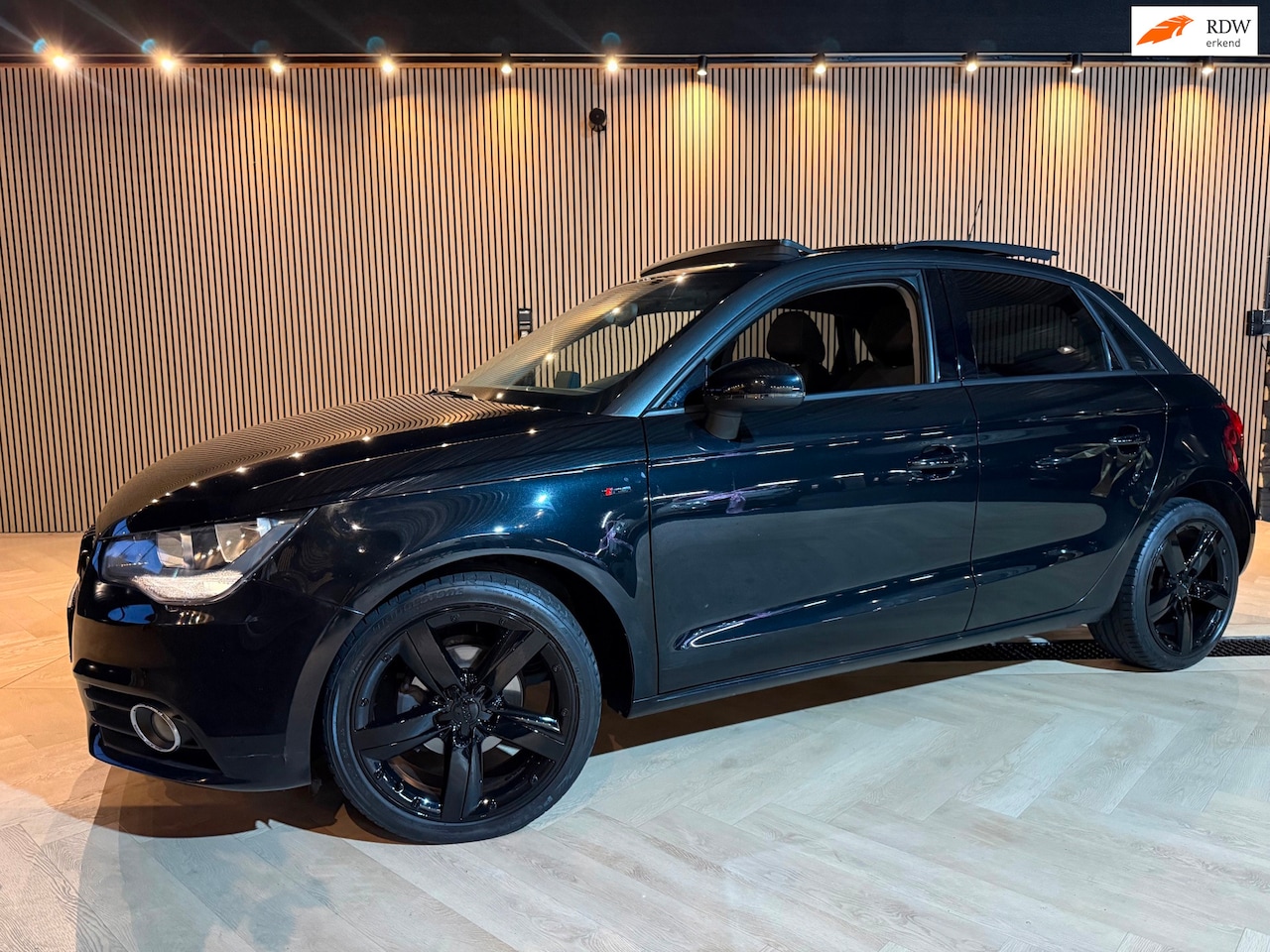 Audi A1 Sportback - 1.2 S-Line | Black on Black | Pano | Keyless - AutoWereld.nl