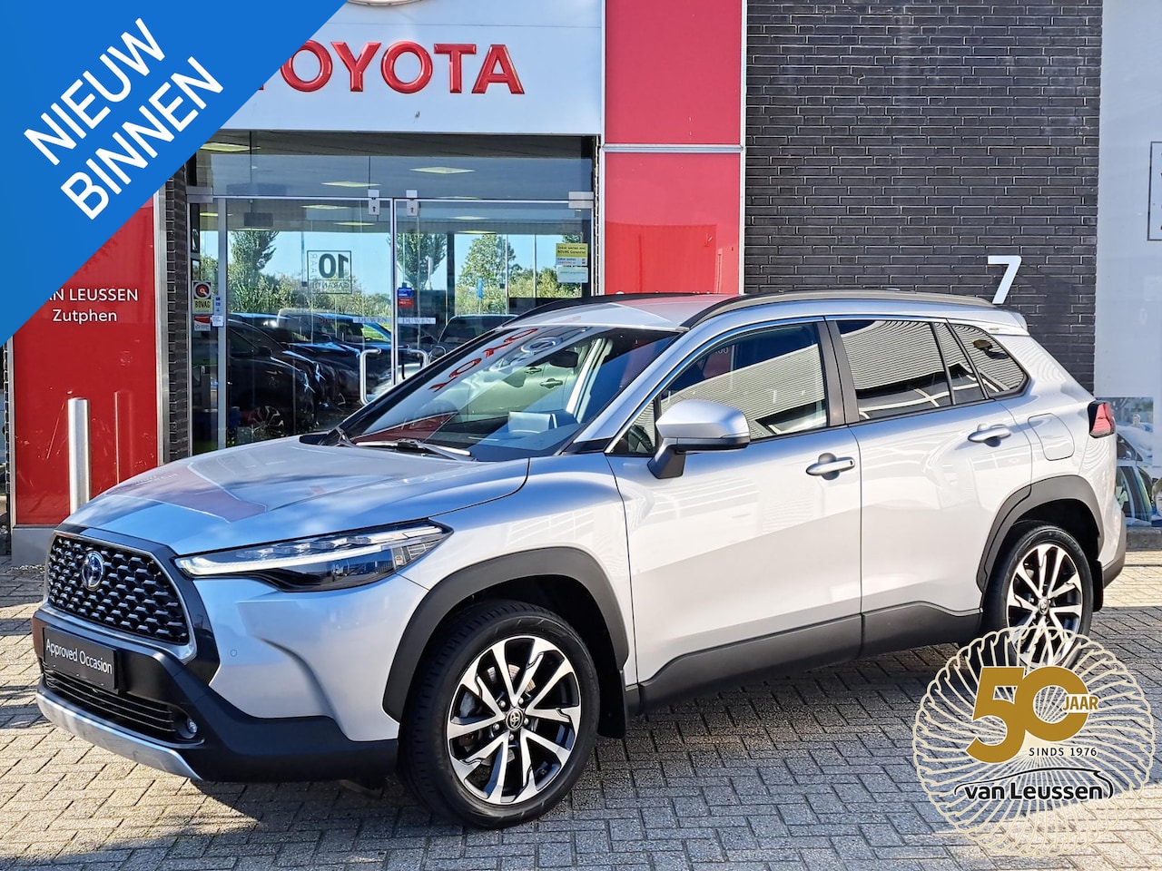Toyota Corolla Cross - Hybrid 200 Style STOEL/STUURWIELVERWARMING TREKHAAK ELEKTRISCHE A KLEP - AutoWereld.nl