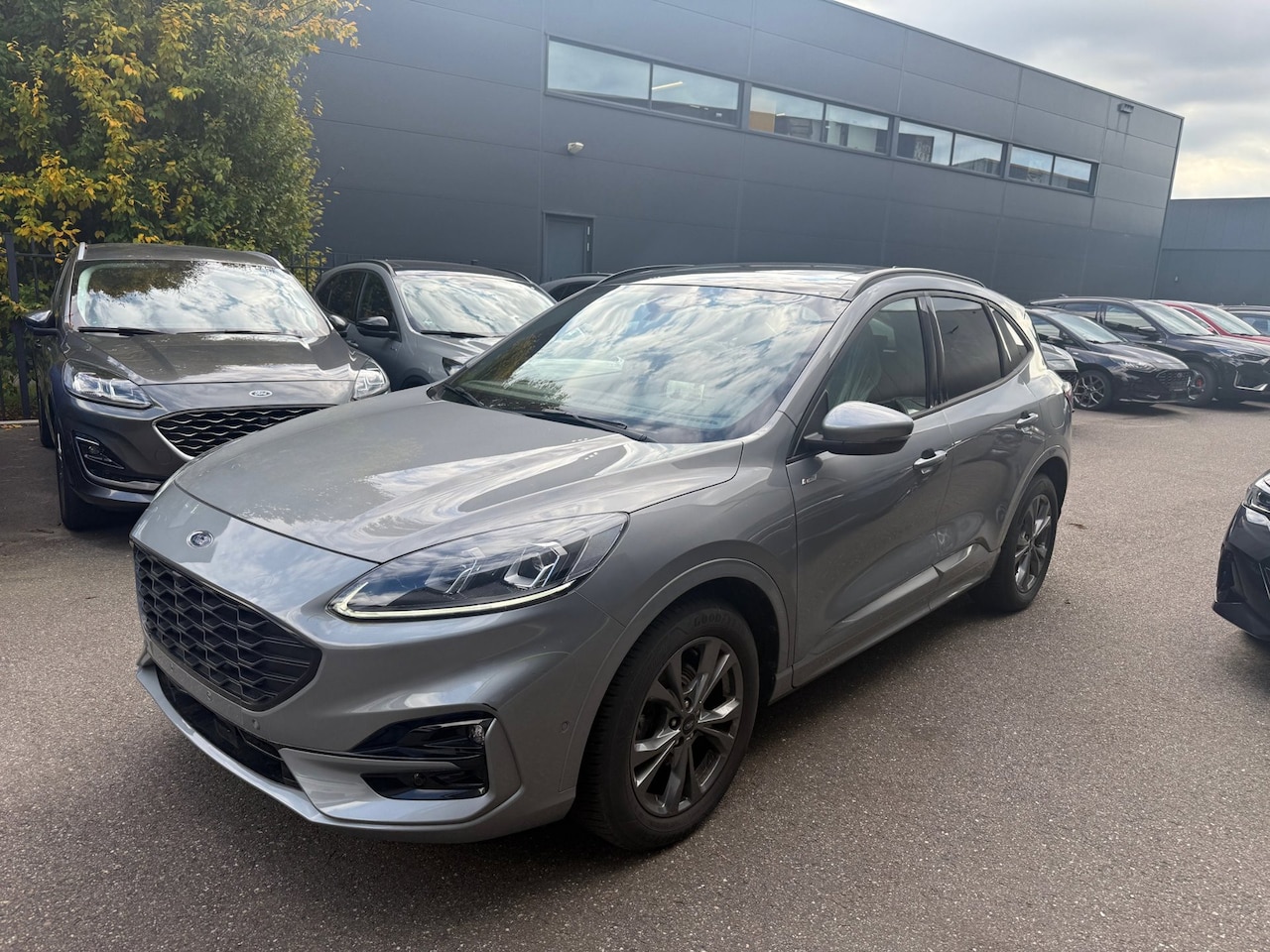 Ford Kuga - 1.5 150pk Ecoboost ST-Line X Navi, Panorama, Trekhaak, Camera's, HUD BOMVOL! - AutoWereld.nl