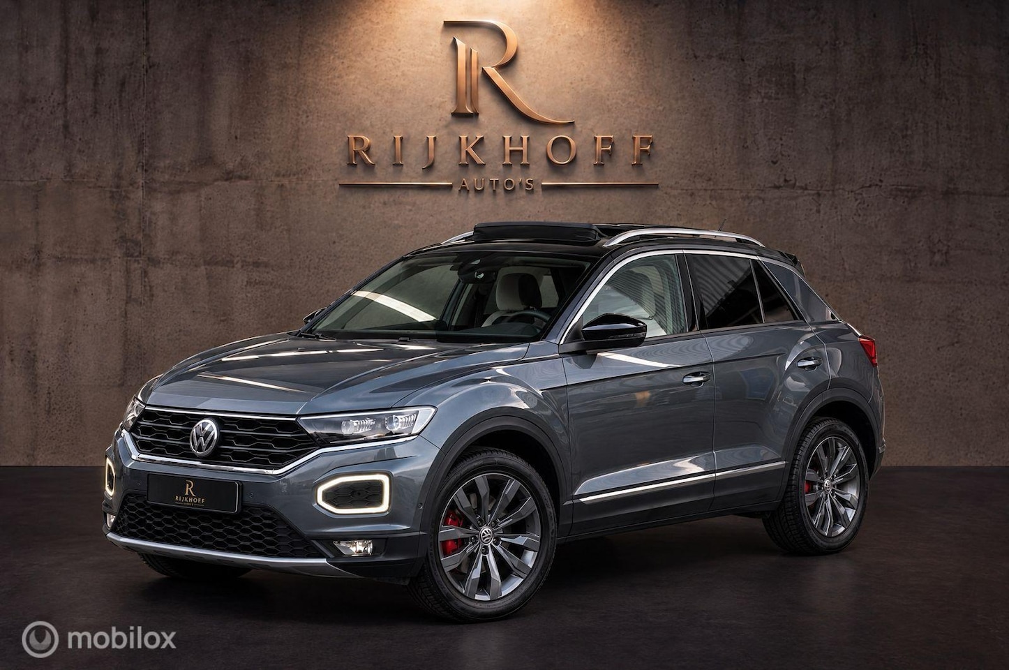 Volkswagen T-Roc - 1.5 TSI | Pano | Automaat | Camera - AutoWereld.nl