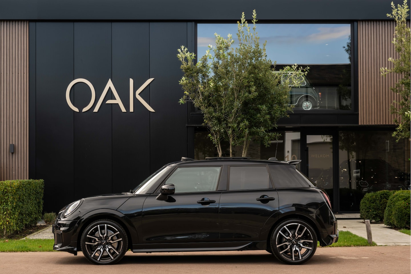 MINI 5-Deurs - 2.0 Cooper S John Cooper Works XL | Panorama | Memory | 360 Camera | 18"LM | Midnight Blac - AutoWereld.nl