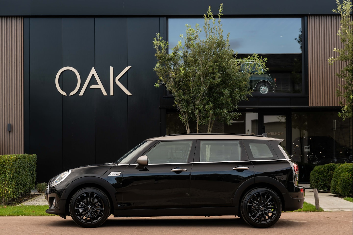 MINI Clubman - 1.5 Cooper Chili Aut. | Navigatie | Half Leder | LED | PDC | 17"LM | Midnight Black - AutoWereld.nl