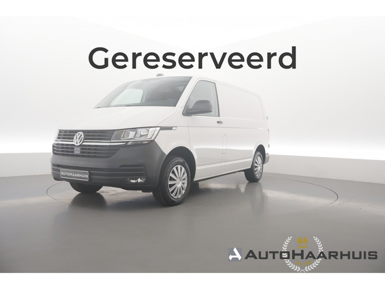 Volkswagen Transporter - 2.0 TDI - 150pk | 4Motion | 4WD | Cruise | Apple Carplay | Trekhaak | L1 | 9.900km! - AutoWereld.nl