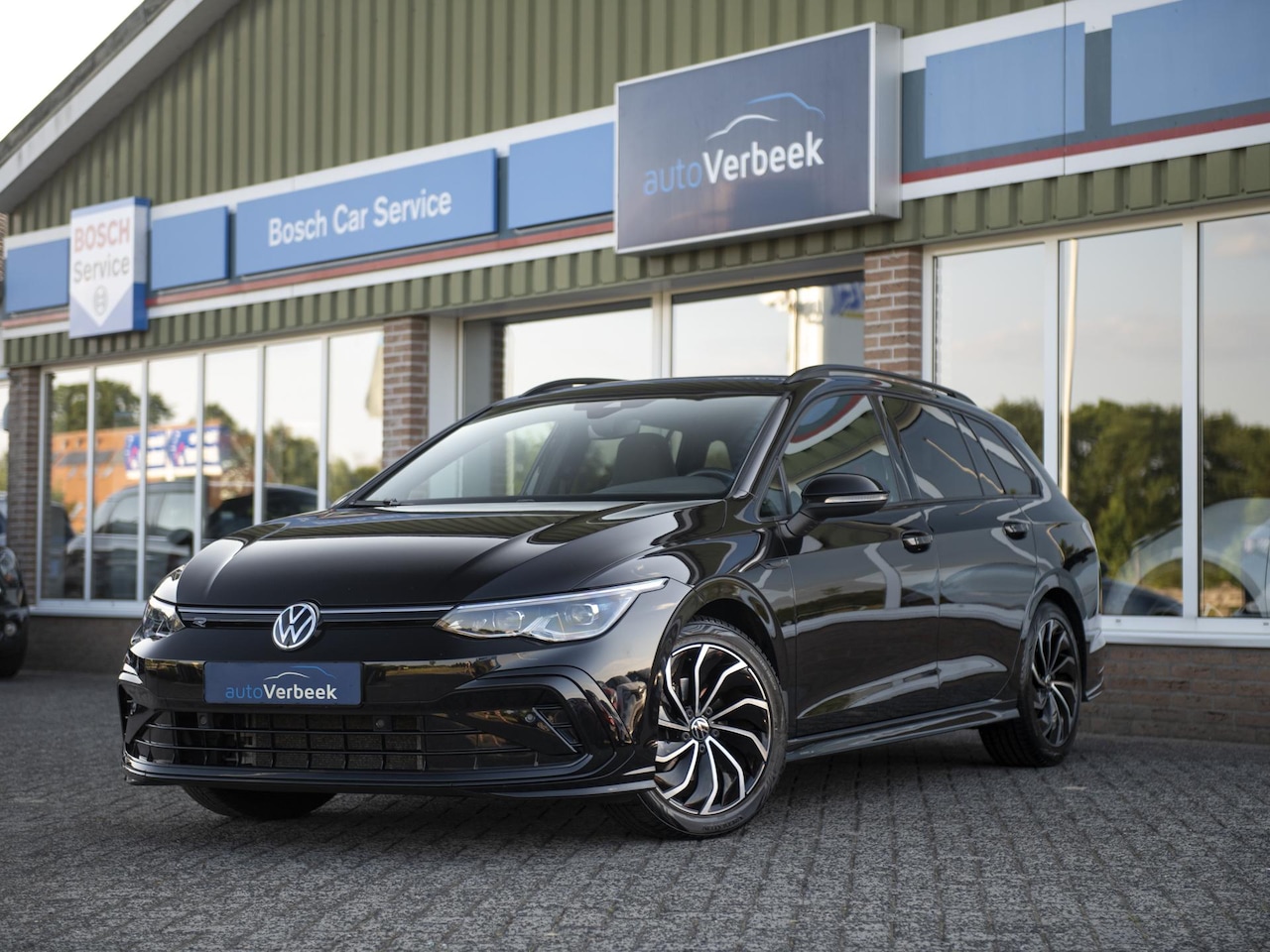 Volkswagen Golf Variant - 1.5 eTSI R-Line Business+ | LED Matrix | Trekhaak wegklapbaar | Navi & App-connect | Camer - AutoWereld.nl