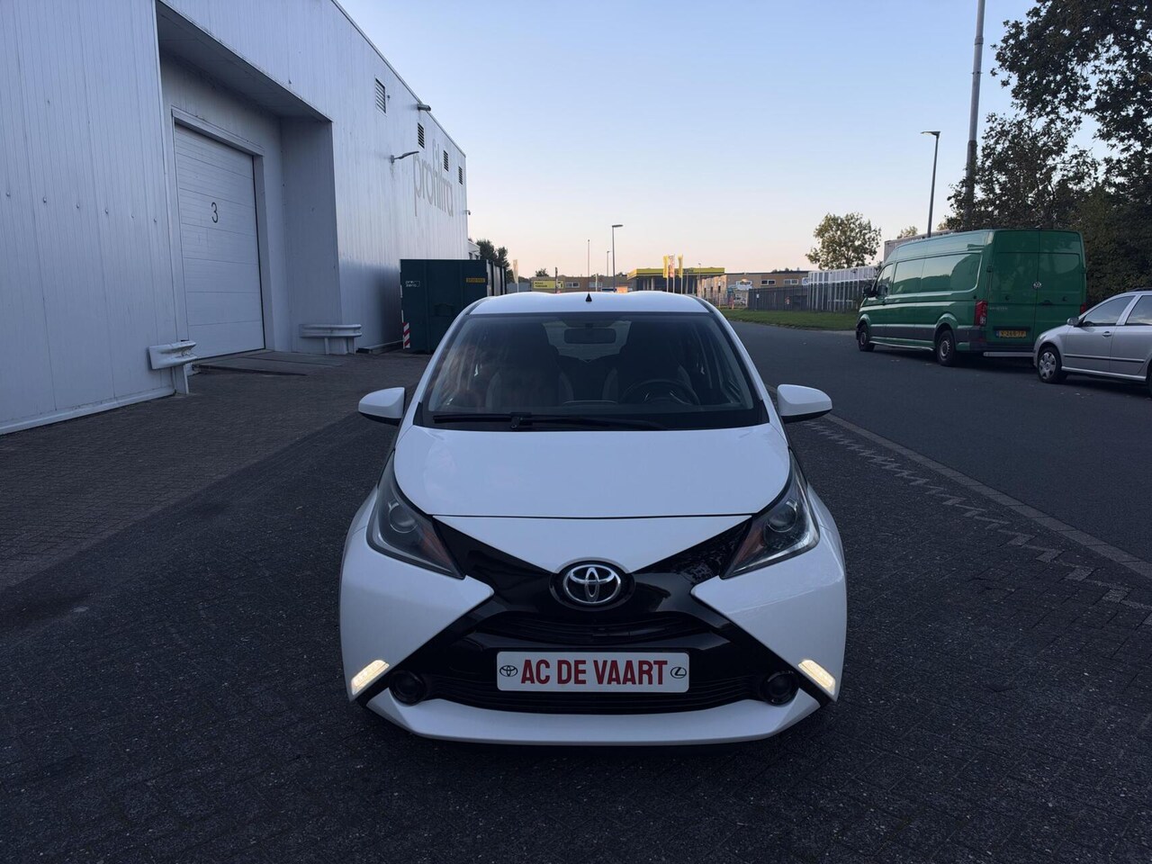 Toyota Aygo - 1.0 VVT-i x-play - 5DEURS/ELEK.PAK/CAMERA/NAP - AutoWereld.nl