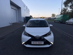 Toyota Aygo - 1.0 VVT-i x-play - 5DEURS/AIRCO/CAMERA/NAP
