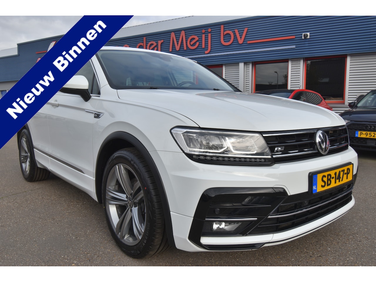 Volkswagen Tiguan - 1.4 TSI ACT Highline R-Line , TREKHAAK , LED KOPL , CLIMATR , CR ONTR , PDC V+A , LMV19 , - AutoWereld.nl