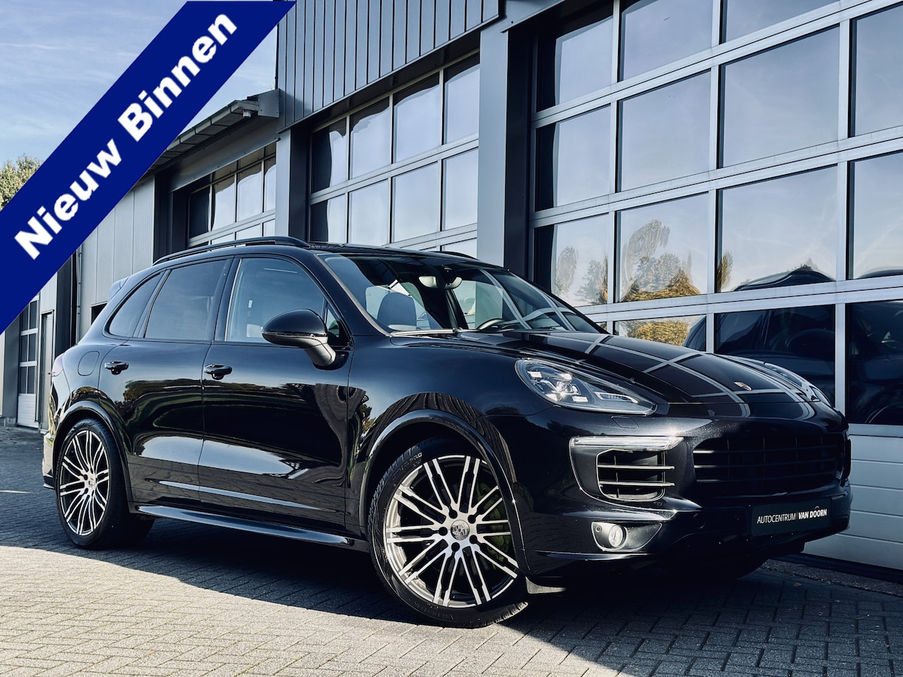 Porsche Cayenne - 3.0 S E-Hybrid | Panoramadak | Leer | Luchtvering | Volledig onderhouden | Bose | Elek. Tr - AutoWereld.nl