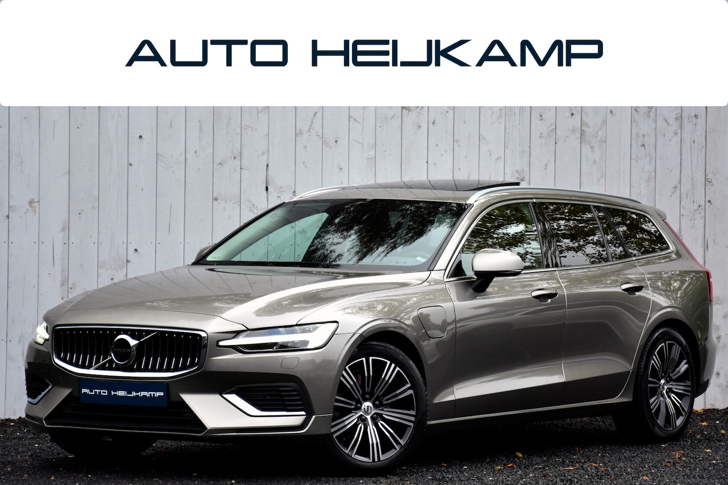 Volvo V60 - 2.0 T6 Recharge AWD Inscription | Pano-dak | Trekhaak | Camera | - AutoWereld.nl