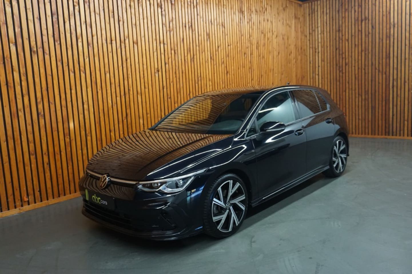 Volkswagen Golf - 1.5 eTSI R-LINE Business+ Automaat Panoramadak Apple Carplay - AutoWereld.nl