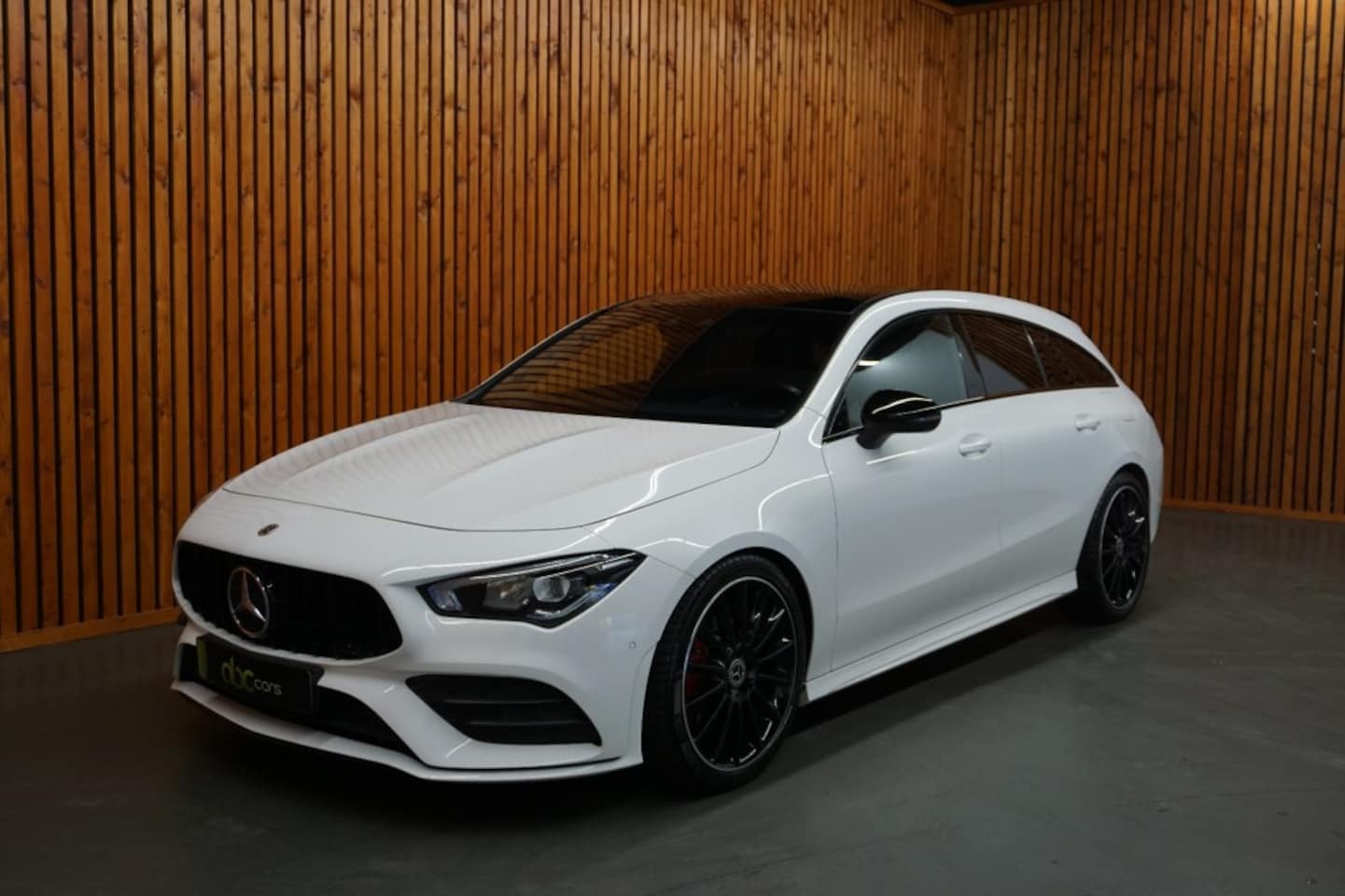 Mercedes-Benz CLA-Klasse - 250 PREMIUM PLUS Automaat Panoramadak Sfeerverlichting - AutoWereld.nl