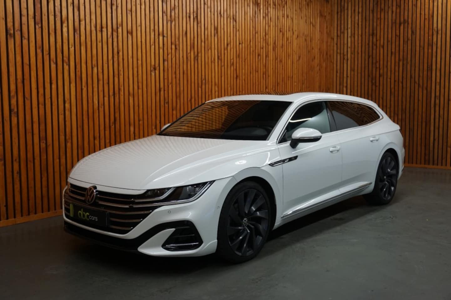Volkswagen Arteon - 2.0 TSI R-LINE BNS+ Automaat Panoramadak Bomvol! - AutoWereld.nl