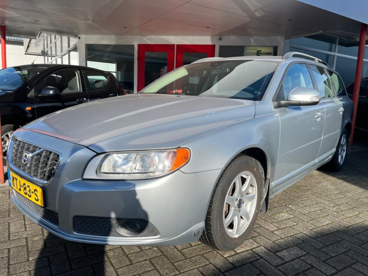 Volvo V70 - 2.5T 200PK Momentum Automaat  200 PK  Half Leder  Xenon  Dealer auto - AutoWereld.nl