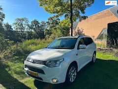 Mitsubishi Outlander - 2.0 PHEV Instyle Airco Camera Pano Vol Optie