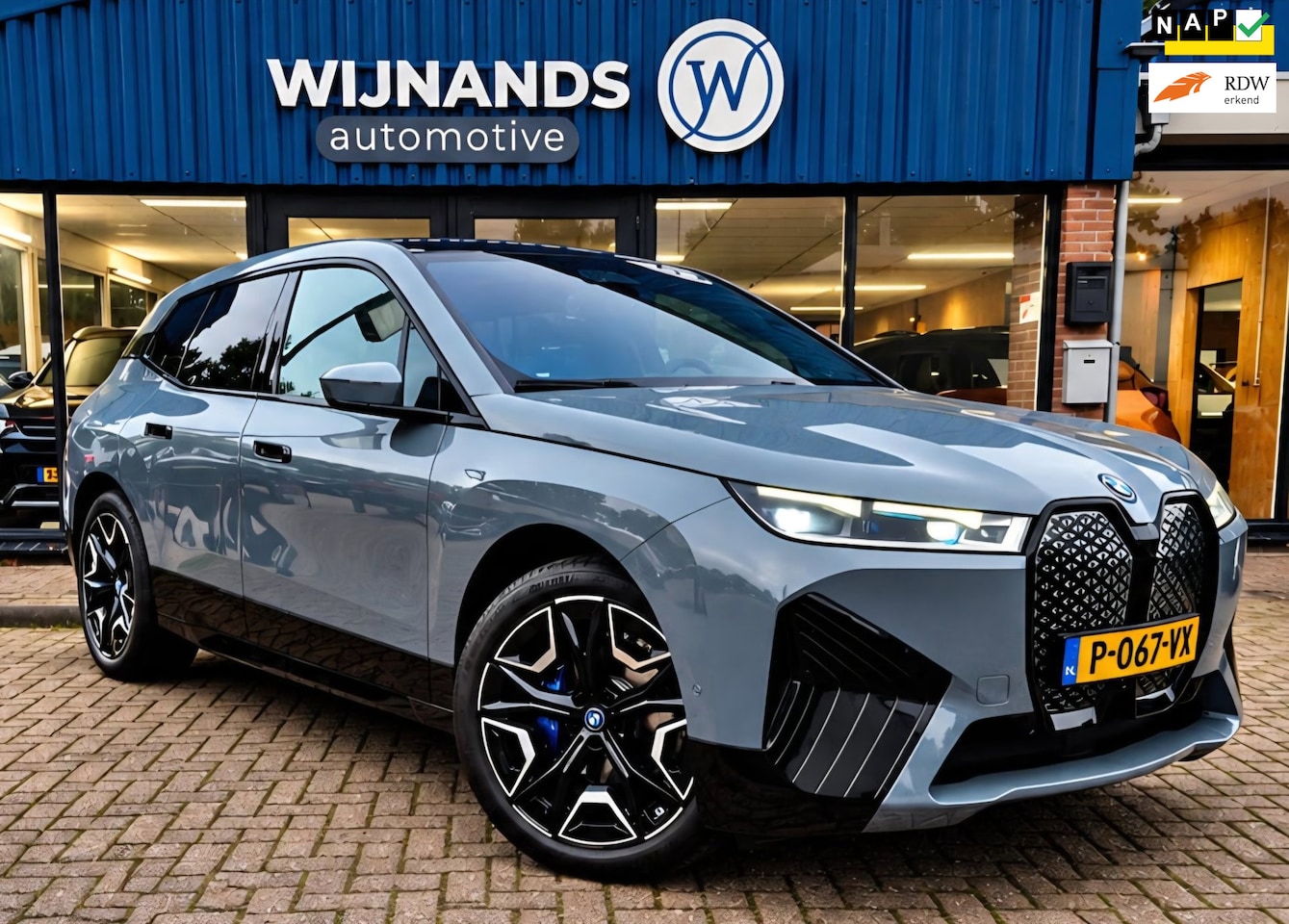 BMW iX - XDrive50 High Executive 112 kWh Dealer Oh Volle Koets - AutoWereld.nl