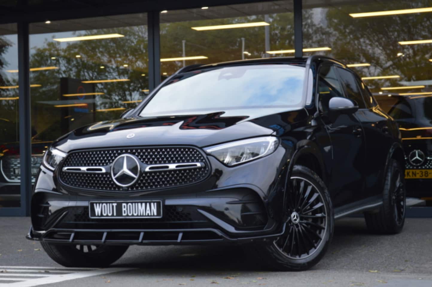 Mercedes-Benz GLC-klasse - 300e 4MATIC AMG Led Panorama Memory Distronic Sfeer Camera Pdc - AutoWereld.nl