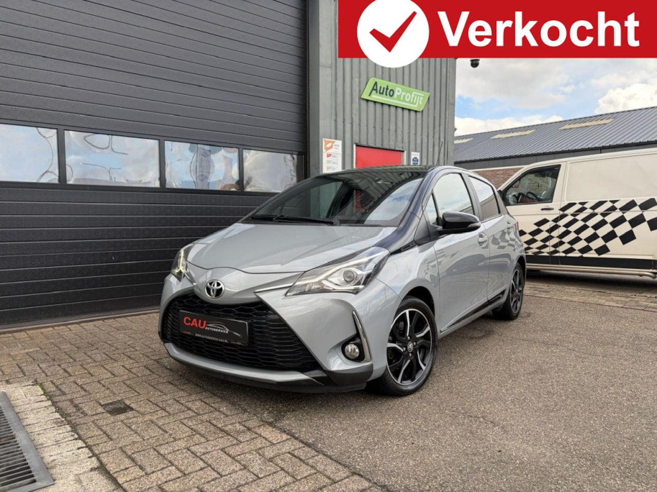 Toyota Yaris - 1.5 VVT-i Aspiration Navi|Keyless|Trekhaak|Leder - AutoWereld.nl