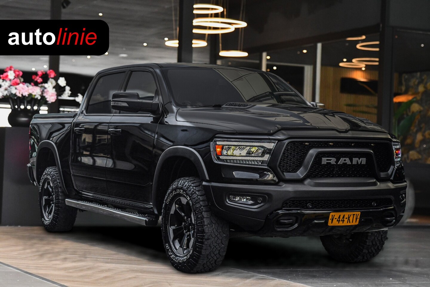 Dodge Ram 1500 - 5.7 V8 4x4 Crew Cab Rebel 5.7 V8 4x4 Crew Cab REBEL, BTW, Panorama, Full! - AutoWereld.nl
