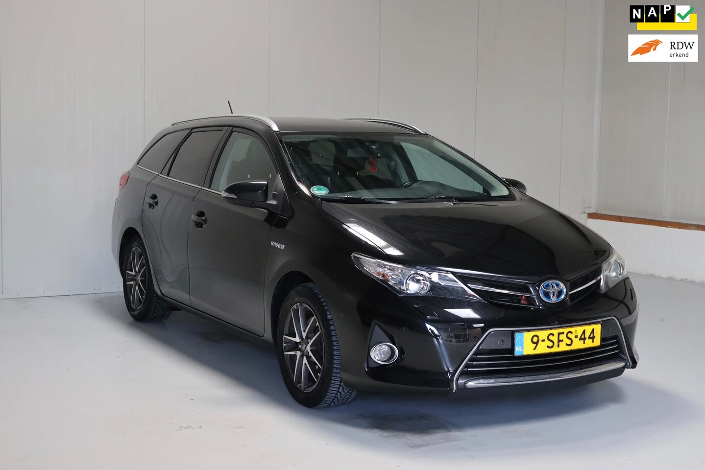 Toyota Auris Touring Sports - 1.8 Hybrid Lease Pro/Xenon/Pano/Leder/JBL/NLauto/NAP - AutoWereld.nl