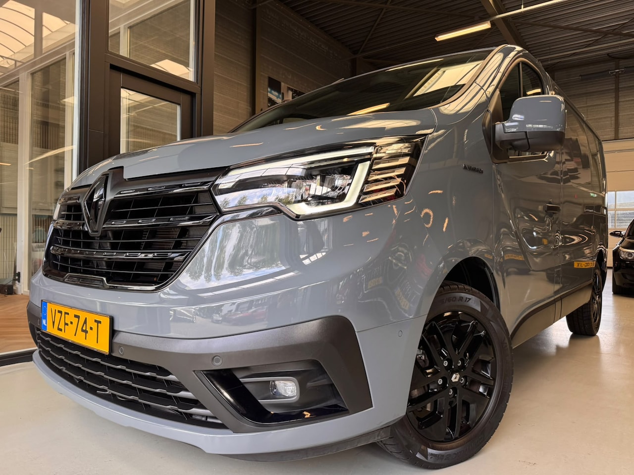 Renault Trafic - 2.0 Black edition Blue dCi 150 EDC T29 L1H1 17inch, Navi, Camera - AutoWereld.nl