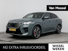 BMW iX2 - eDrive20 67 kWh | TREKHAAK | 360 CAMERA | MEMORY STOELEN | HARMAN KARDON | ELEK.KOFFERBAK
